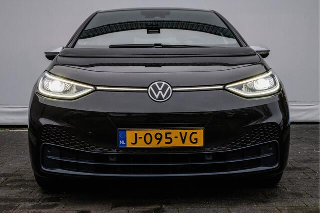 Volkswagen ID.3 First Plus 58 kWh Trekhaak/ Camera/ Stoel-stuurverwarming/ Full led/ Navigatie/ Carplay/ 19" Lmv