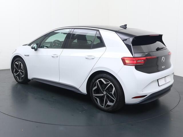 Volkswagen ID.3 First Plus 58 kWh | 204 PK | Automaat | Multifunctioneel stuurwiel | Stoelverwarming | Achteruitrij camera |