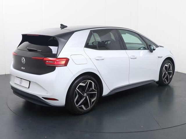 Volkswagen ID.3 First Plus 58 kWh | 204 PK | Automaat | Multifunctioneel stuurwiel | Stoelverwarming | Achteruitrij camera |