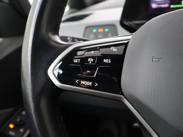 Volkswagen ID.3 First Plus 58 kWh | 204 PK | Automaat | Multifunctioneel stuurwiel | Stoelverwarming | Achteruitrij camera |