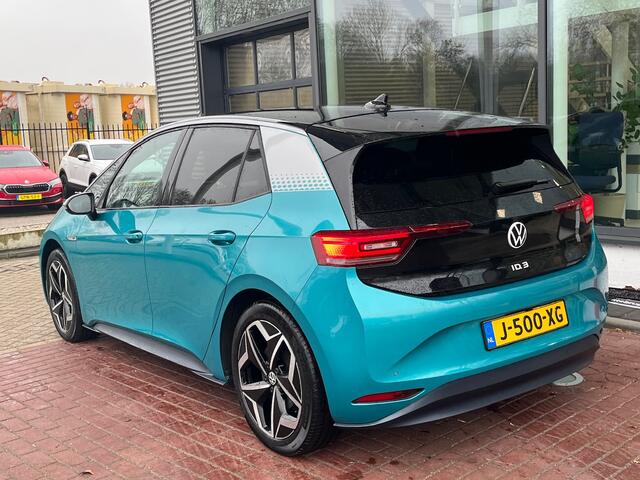 Volkswagen ID.3 First Plus 58 kWh 204pk / IQ LED / Achteruitrijcamera / Parkeersensoren voor + achterzijde / Donkerglas / Stoelverwarming / Navigatie / 19''LMV