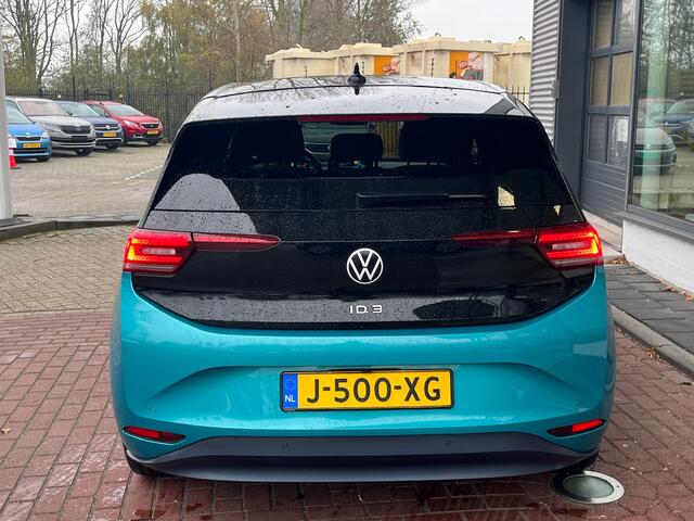 Volkswagen ID.3 First Plus 58 kWh 204pk / IQ LED / Achteruitrijcamera / Parkeersensoren voor + achterzijde / Donkerglas / Stoelverwarming / Navigatie / 19''LMV