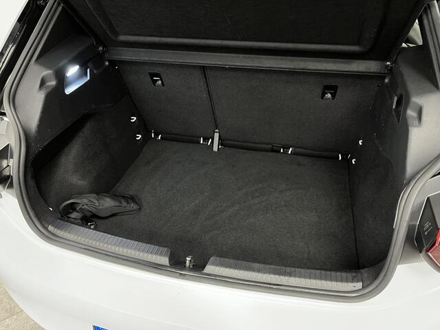 Volkswagen ID.3 First 58 kWh | TREKHAAK | ACC | STOEL/STUUR VERWARMING |