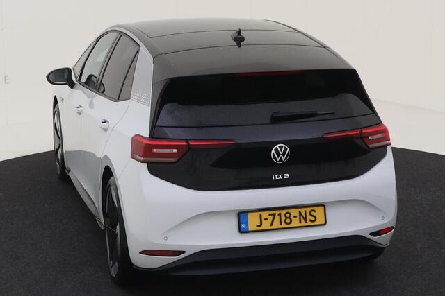 Volkswagen ID.3 First Max 58 kWh 204pk / Panoramadak / LED / Navigatie / Camera / 19" LMV