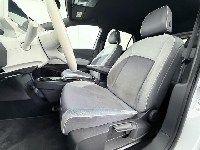 Volkswagen ID.3 First Plus 58kWh Apple Carplay Android Auto Adap.Cruise Lmv 19" Navi Camera Pdc Stoel+Stuurverwarming Keyless Advanced Matrix Led en Led-Achterlicht Dynamisch Isofix DAB Privacy Glas Rijstrooksensor soh 86% 1e Eigenaar Origineel Nederlandse Auto Nieuwprij