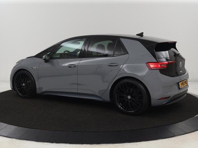 Volkswagen ID.3 First Plus 58 kWh | Trekhaak | Stoelverwarming | Camera | Matrix LED | 20'' | Stuurverwarming | Navigatie | Verlaagd onderstel | Adaptive cruise | Sfeerverlichting | Climate control