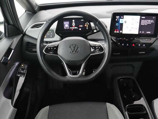 Volkswagen ID.3 First Plus 58 kWh | Trekhaak | Stoelverwarming | Camera | Matrix LED | 20'' | Stuurverwarming | Navigatie | Verlaagd onderstel | Adaptive cruise | Sfeerverlichting | Climate control