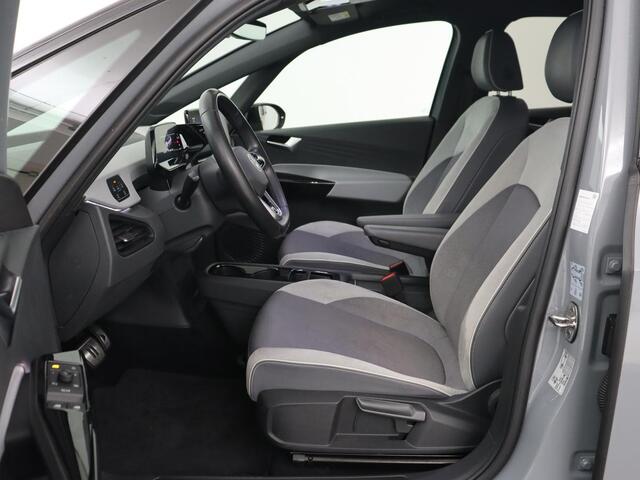 Volkswagen ID.3 First Plus 58 kWh | Trekhaak | Stoelverwarming | Camera | Matrix LED | 20'' | Stuurverwarming | Navigatie | Verlaagd onderstel | Adaptive cruise | Sfeerverlichting | Climate control