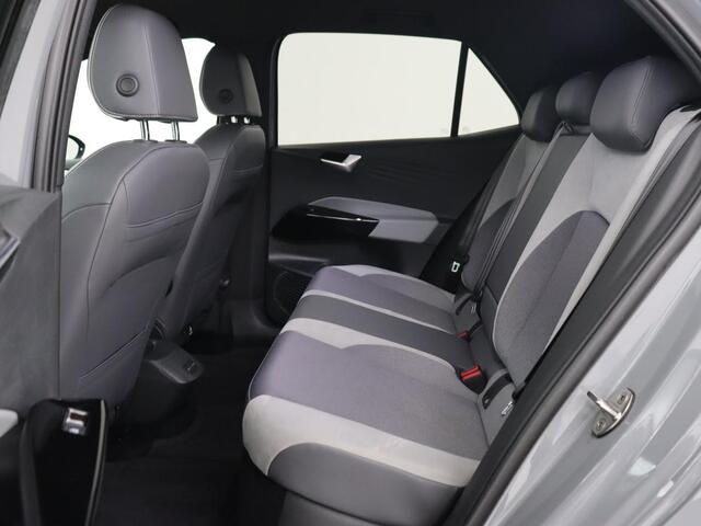 Volkswagen ID.3 First Plus 58 kWh | Trekhaak | Stoelverwarming | Camera | Matrix LED | 20'' | Stuurverwarming | Navigatie | Verlaagd onderstel | Adaptive cruise | Sfeerverlichting | Climate control