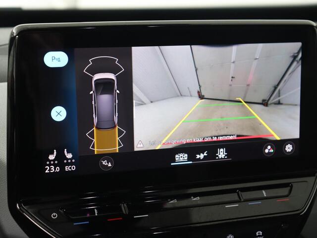 Volkswagen ID.3 First Plus 58 kWh | Trekhaak | Stoelverwarming | Camera | Matrix LED | 20'' | Stuurverwarming | Navigatie | Verlaagd onderstel | Adaptive cruise | Sfeerverlichting | Climate control