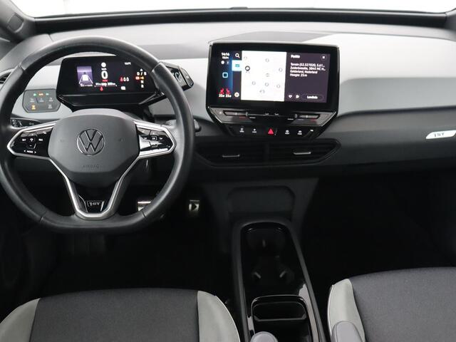 Volkswagen ID.3 First Plus 58 kWh | Trekhaak | Stoelverwarming | Camera | Matrix LED | 20'' | Stuurverwarming | Navigatie | Verlaagd onderstel | Adaptive cruise | Sfeerverlichting | Climate control