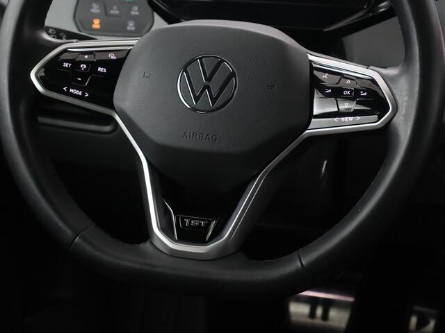Volkswagen ID.3 First Plus 58 kWh | Trekhaak | Stoelverwarming | Camera | Matrix LED | 20'' | Stuurverwarming | Navigatie | Verlaagd onderstel | Adaptive cruise | Sfeerverlichting | Climate control