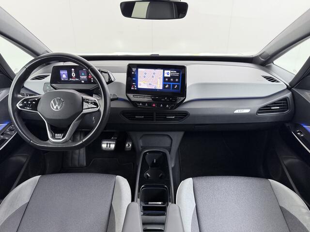 Volkswagen ID.3 First Plus 58kWh Adap.Cruise Apple Carplay Android Lmv 19" Navi Camera Pdc Stoel+Stuurverwarming Keyless Advanced Matrix Led + Dynamisch Led Achterlicht en Isofix DAB Privacy Glas Rijstrooksensor SOH 91% 1e Eigenaar Origineel Nederlandse Auto