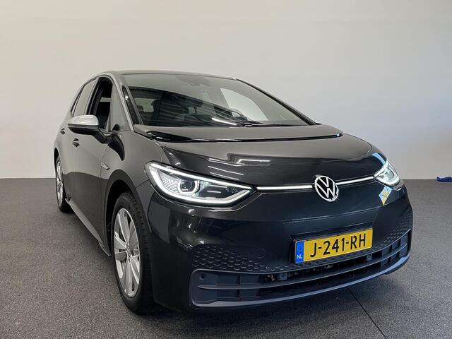 Volkswagen ID.3 First Plus 58 kWh | Navigatie | Apple Carplay/Android Auto | Camera | Parkeersensoren | Adaptive Cruise Control | Full LED Matrix | Stoel- en stuurverwarming | Lichtmetalen velgen | Climate Control