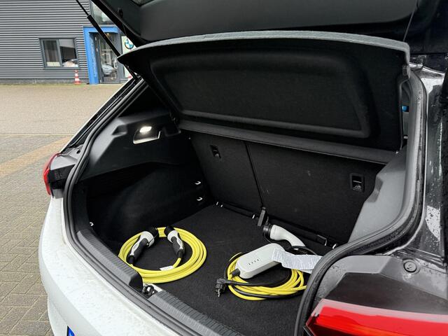 Volkswagen ID.3 PRO PERFORMANCE 58 kWh 204 PK | Warmtepomp | Stoel- & Stuurverwarming | Trekhaak | Adaptieve Cruise Control | Lane Assist