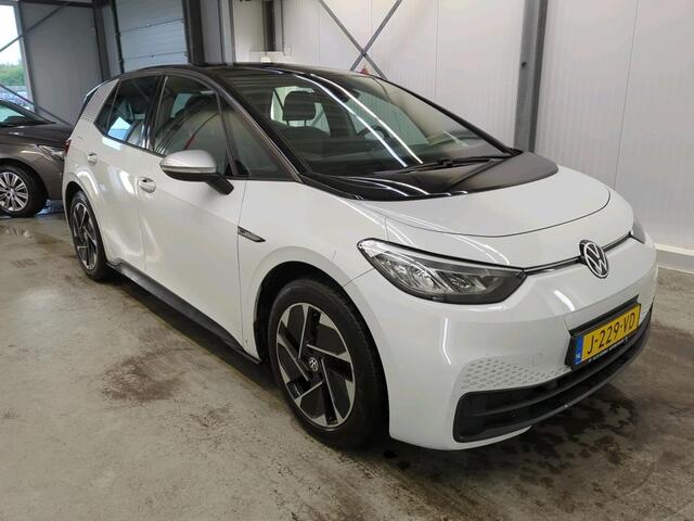 Volkswagen ID.3 First 58 kWh Navigatie Apple Carplay/Android Auto Adaptive Cruise Control Parkeersensoren Stoel- en stuurverwarming Lichtmetalen velgen Climate Control