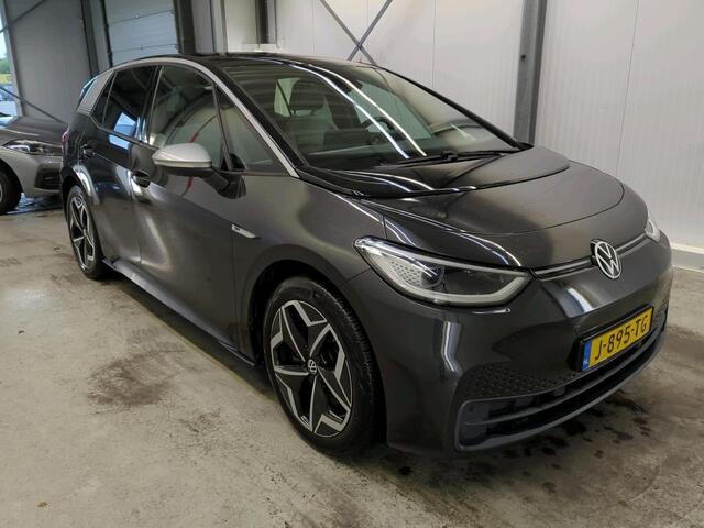 Volkswagen ID.3 First Plus 58 kWh Navigatie Apple Carplay/Android Auto Adaptive Cruise Control Camera Parkeersensoren Stoel- en stuurverwarming Lichtmetalen velgen Climate Control