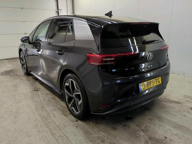 Volkswagen ID.3 First Plus 58 kWh Navigatie Apple Carplay/Android Auto Adaptive Cruise Control Camera Parkeersensoren Stoel- en stuurverwarming Lichtmetalen velgen Climate Control