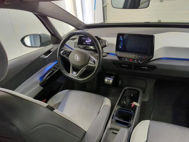 Volkswagen ID.3 First Plus 58 kWh Navigatie Apple Carplay/Android Auto Adaptive Cruise Control Camera Parkeersensoren Stoel- en stuurverwarming Lichtmetalen velgen Climate Control