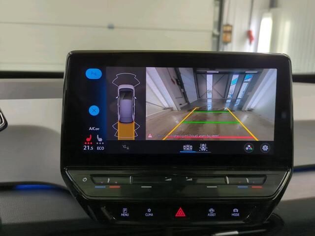Volkswagen ID.3 First Plus 58 kWh Navigatie Apple Carplay/Android Auto Adaptive Cruise Control Camera Parkeersensoren Stoel- en stuurverwarming Lichtmetalen velgen Climate Control
