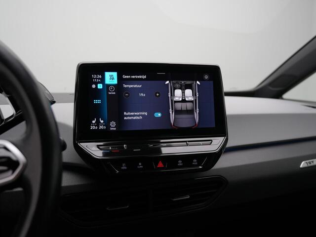 Volkswagen ID.3 First Plus 58 kWh 204 pk | IQ Light | Stuur/stoelverwarming | Achteruitrijcamera | Navigatie | Adaptive Cruise
