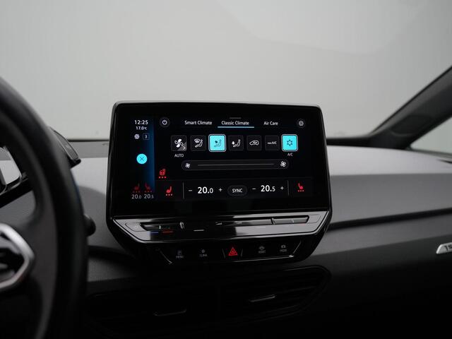 Volkswagen ID.3 First Plus 58 kWh 204 pk | IQ Light | Stuur/stoelverwarming | Achteruitrijcamera | Navigatie | Adaptive Cruise