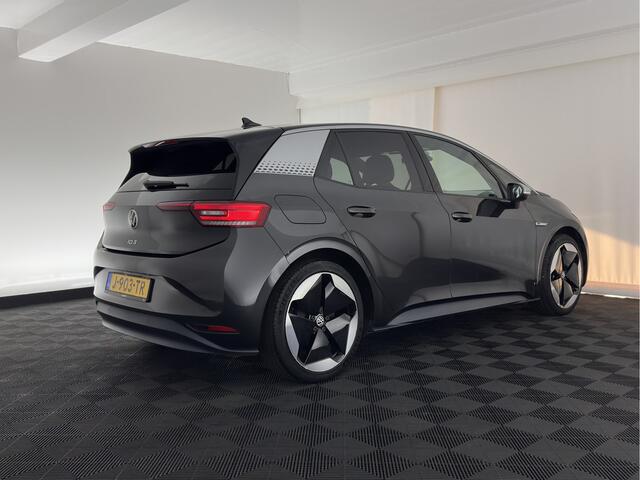 Volkswagen ID.3 First Max 58 kWh [ 3-Fase ] {SOH-91%} (INCL.BTW) *PANO | HEAD-UP | ADAPTIVE-CRUISE | FULL-LED | BLIND-SPOT | CAMERA | KEYLESS | MICROFIBRE | AMBIENT-LIGHT | NAVI-FULLMAP | DAB+ | ECC | PDC | HEATED-SPORTSEATS | DIGI-COCKPIT | 20