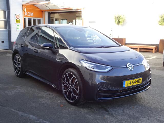 Volkswagen ID.3 First Max 58 kWh Panorama dak, massage stoelen, achteruitrijcamera, navigatie, carplay, wifi, parkeersensoren voor en achter, enz,enz,enz.