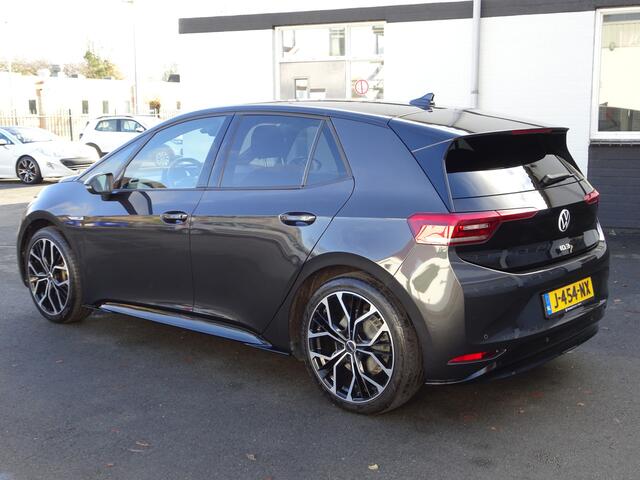 Volkswagen ID.3 First Max 58 kWh Panorama dak, massage stoelen, achteruitrijcamera, navigatie, carplay, wifi, parkeersensoren voor en achter, enz,enz,enz.