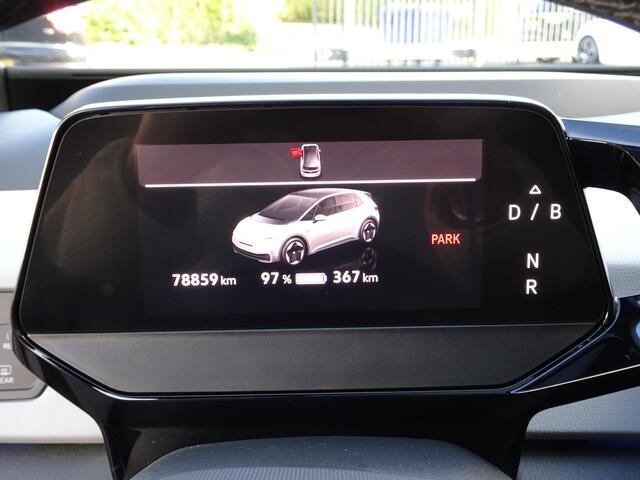 Volkswagen ID.3 First Max 58 kWh Panorama dak, massage stoelen, achteruitrijcamera, navigatie, carplay, wifi, parkeersensoren voor en achter, enz,enz,enz.