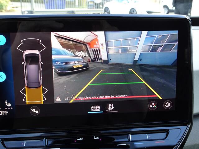 Volkswagen ID.3 First Max 58 kWh Panorama dak, massage stoelen, achteruitrijcamera, navigatie, carplay, wifi, parkeersensoren voor en achter, enz,enz,enz.