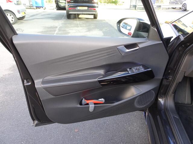 Volkswagen ID.3 First Max 58 kWh Panorama dak, massage stoelen, achteruitrijcamera, navigatie, carplay, wifi, parkeersensoren voor en achter, enz,enz,enz.