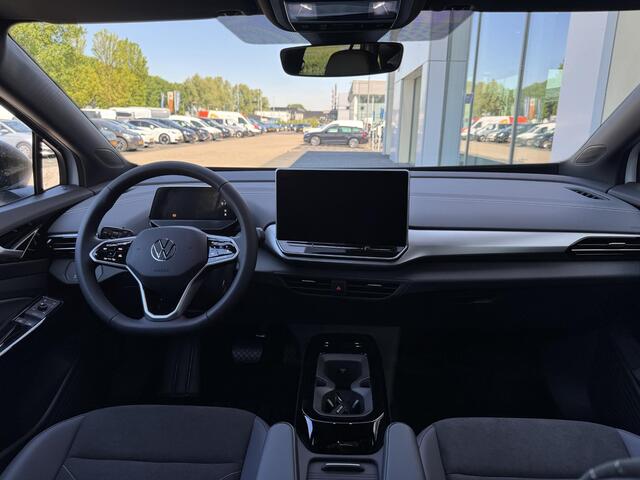 Volkswagen ID.4 Limited Edition 52 kWh accu 170 pk | Stoel & Stuurverwarming | Adaptive Cruise Control | Trekhaak | Achteruitrijcamera | Carplay |