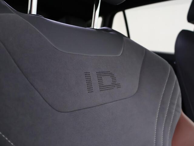 Volkswagen ID.4 First 77 kWh 1st EDITION + WEGKL. TREKHAAK | 20 INCH | CAMERA | STOELVERW. | APPLE CARPLAY