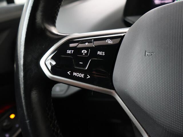 Volkswagen ID.4 First 77 kWh | 204 PK | SoH 87% | Navigatiesysteem | Adaptive cruise control | Verwarmde voorstoelen + voorruit | 20" LM velgen |