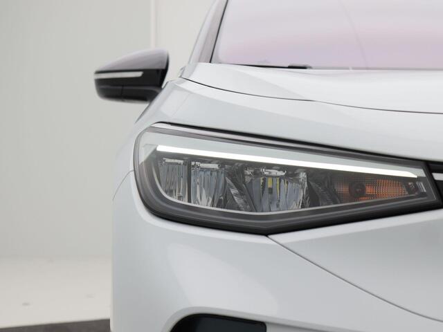 Volkswagen ID.4 First 77 kWh 205 Pk | LED-verlichting | Leder/Alcantara | Adaptive Cruise | Camera | CarPlay | Zwarte Hemel | 20 Inch | 40.702 Km