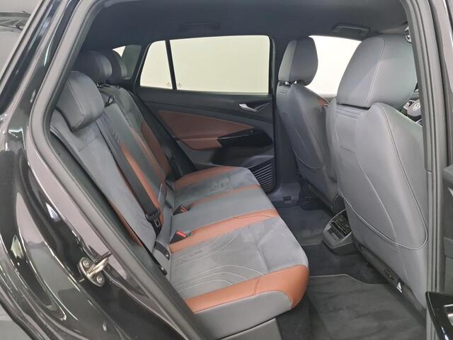 Volkswagen ID.4 First 77 kWh | Stoelverwarming | Stuurverwarming | Trekhaak | Warmtepomp | Adaptive Cruise Control | Navigatie | Apple Carplay | Keyless | Camera | Parkersensoren |