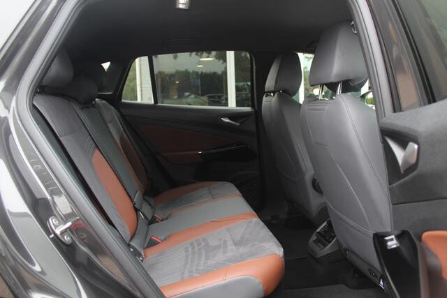 Volkswagen ID.4 First 77 kWh / Camera / Apple CarPlay / DAB / 20'' / LED / Alcantara / Stoelverwarming / ACC