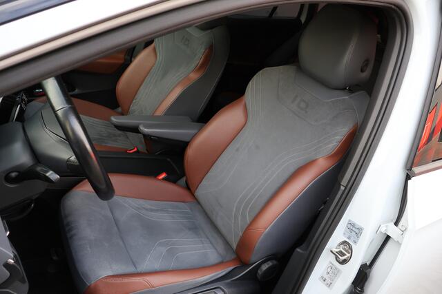 Volkswagen ID.4 First 77 kWh | Origineel NL | ACC | Camera | Stuur- en stoelverwarming | Navigatie |