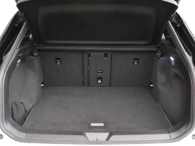 Volkswagen ID.4 Max 77 kWh SoH 92,8% | ACC | Trekhaak | Panoramadak | 360° Camera!