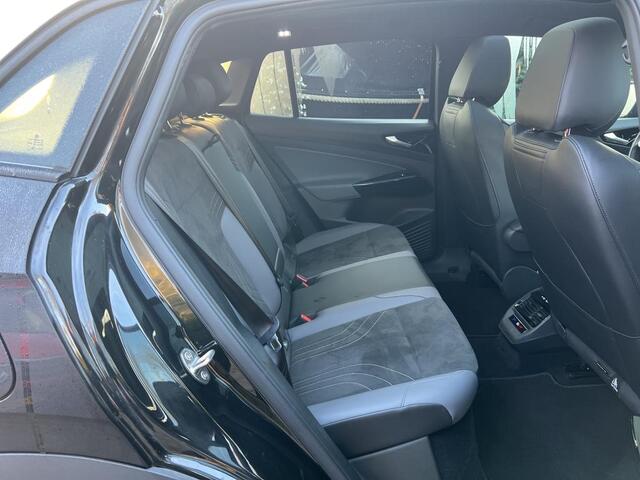 Volkswagen ID.4 Pro 77 kWh / Panoramadak / Navigatie / App connect / Camera / Parkeersensoren V+A / Stoel+stuur verwarming /