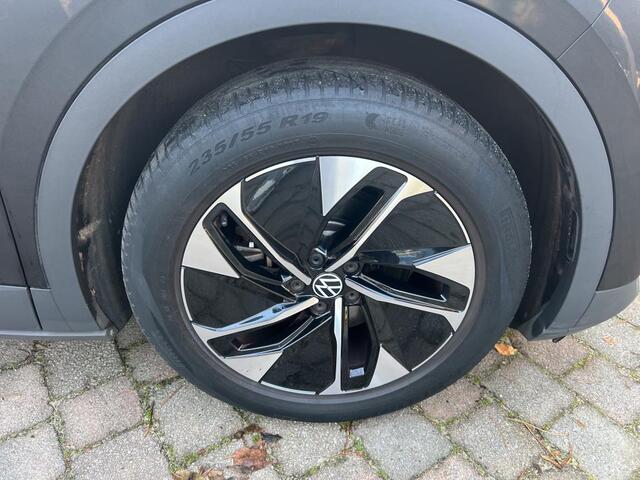 Volkswagen ID.4 Pro 77 kWh / Panoramadak / Navigatie / App connect / Camera / Parkeersensoren V+A / Stoel+stuur verwarming /