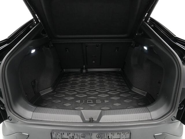 Volkswagen ID.5 Pro Business 77 kWh 286pk Navigatie Camera Stoelverwarming Acc 246