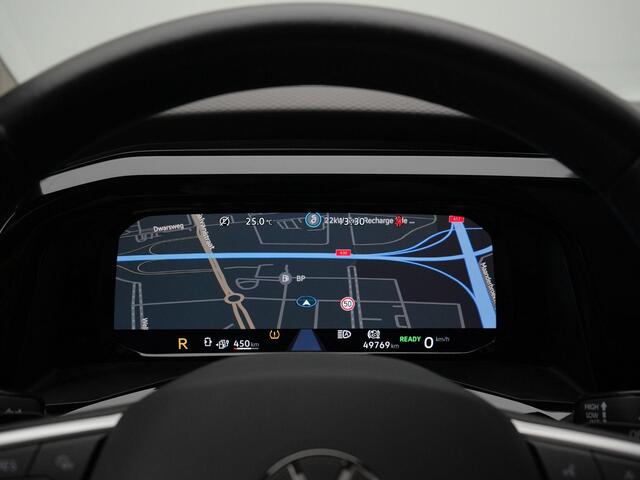 Volkswagen MULTIVAN 1.4 eHybrid 218 pk DSG L2H1 Life Business | Panoramadak | IQ Light | Achteruitrijcamera | Stoelverwarming