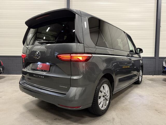 Volkswagen MULTIVAN 1.4 eHybrid Style 7p. LEER-ALCANTARA/TREKHAAK/IQ-LIGHT/EL.SCUIFDEUREN/SFEER/NAVI/CARPLAY/ADAPTIVE CRUISE/CHROOMSTRIP EXTERIEUR/PRIVACY/INDIUMGRAU-METALLIC/BOUWJAAR 04-2023/BTW-AUTO, PRIJS IS INCL. BTW
