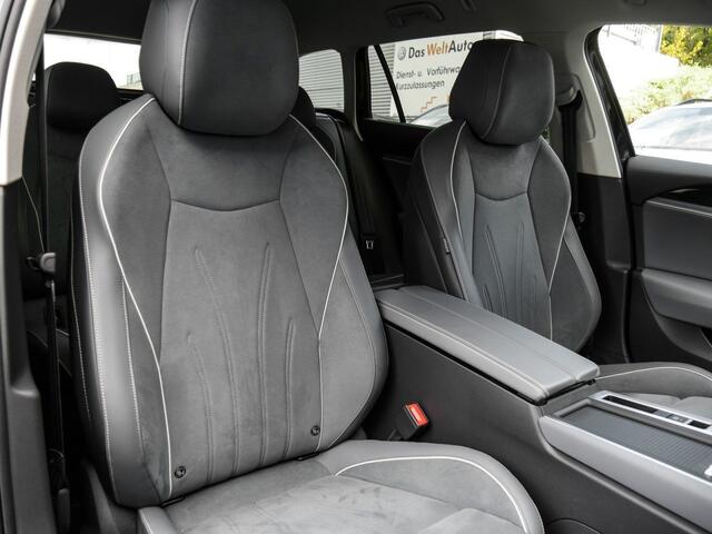 Volkswagen PASSAT Variant 1.5 eTSI Business ACC Massage Trekhaak LED DAB Camera Digital Cockpit PRO