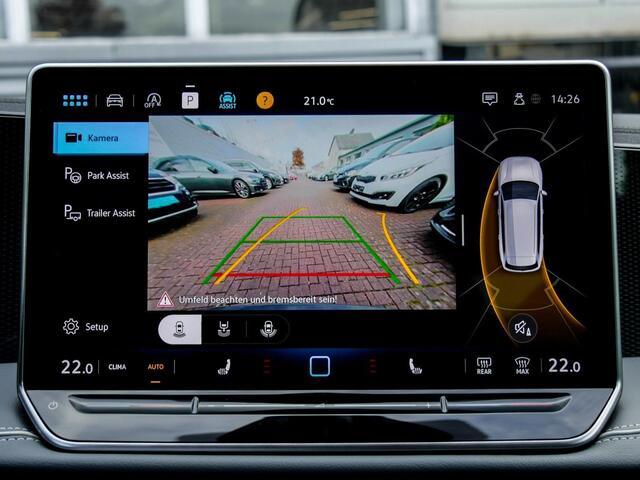 Volkswagen PASSAT Variant 1.5 eTSI Business ACC Massage Trekhaak LED DAB Camera Digital Cockpit PRO