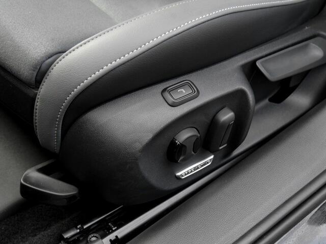 Volkswagen PASSAT Variant 1.5 eTSI Business ACC Massage Trekhaak LED DAB Camera Digital Cockpit PRO