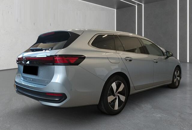 Volkswagen PASSAT Variant 1.5 eTSI Business ACC Massage Trekhaak LED DAB Camera Digital Cockpit PRO