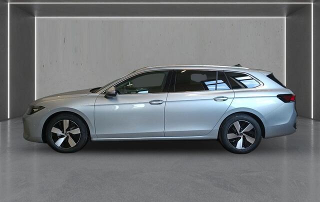 Volkswagen PASSAT Variant 1.5 eTSI Business ACC Massage Trekhaak LED DAB Camera Digital Cockpit PRO